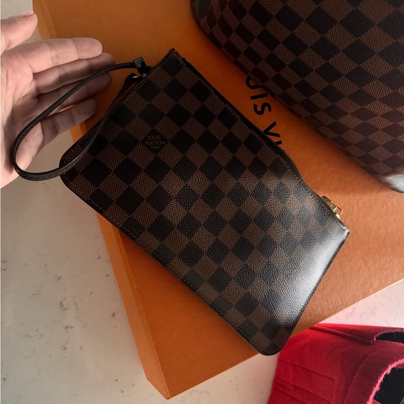 Louis Vuitton never full - Picture 2 of 3